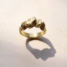 Load image into Gallery viewer, Curve Rock - 14K Solid Gold