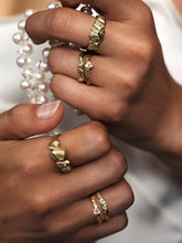 Load image into Gallery viewer, Diamond Point - Solid Gold