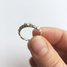 Load image into Gallery viewer, Delicate Rock - Solid White-gold