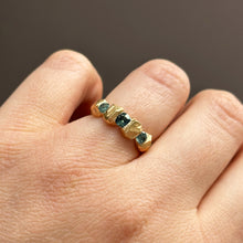 Load image into Gallery viewer, Trinity Sapphire Rock - Solid Gold