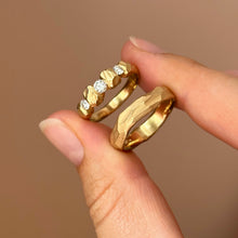 Load image into Gallery viewer, Trinity Diamond Rock - 18K Solid Gold