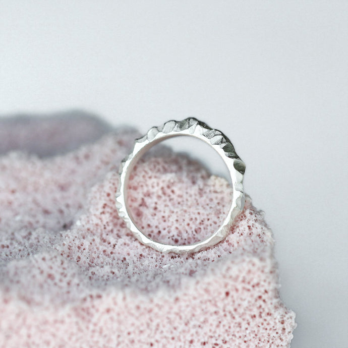 Delicate Rock - Solid White-gold