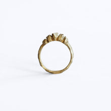 Load image into Gallery viewer, String Rock - Goldplated