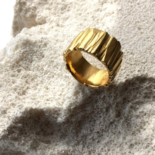 Load image into Gallery viewer, Fragment Ring - Solid Gold