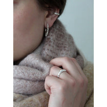 Load image into Gallery viewer, Delicate Rock - Solid White-gold
