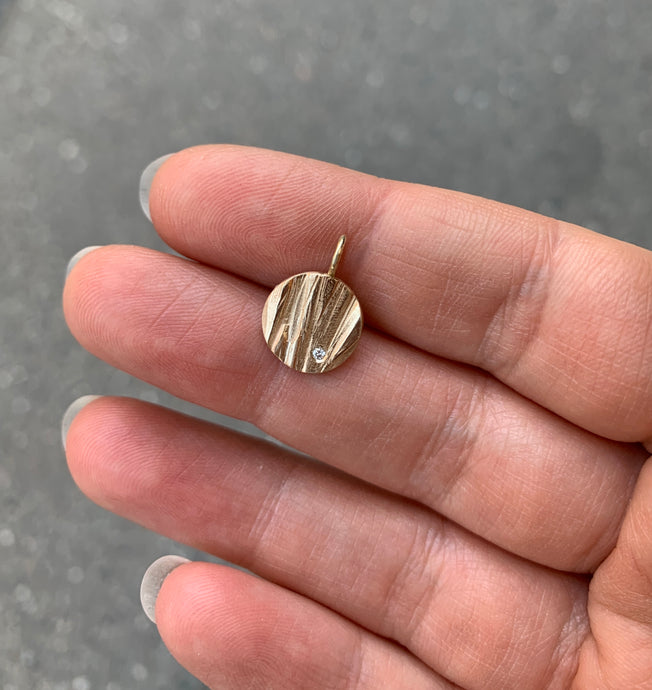 Moon pendant in 14K gold